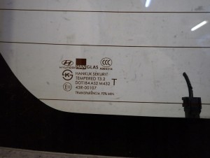 HYUNDAI GETZ 02-10 SZYBA TYLNA W KLAPE BAGAŻNIKA 2/3 MINIATURA