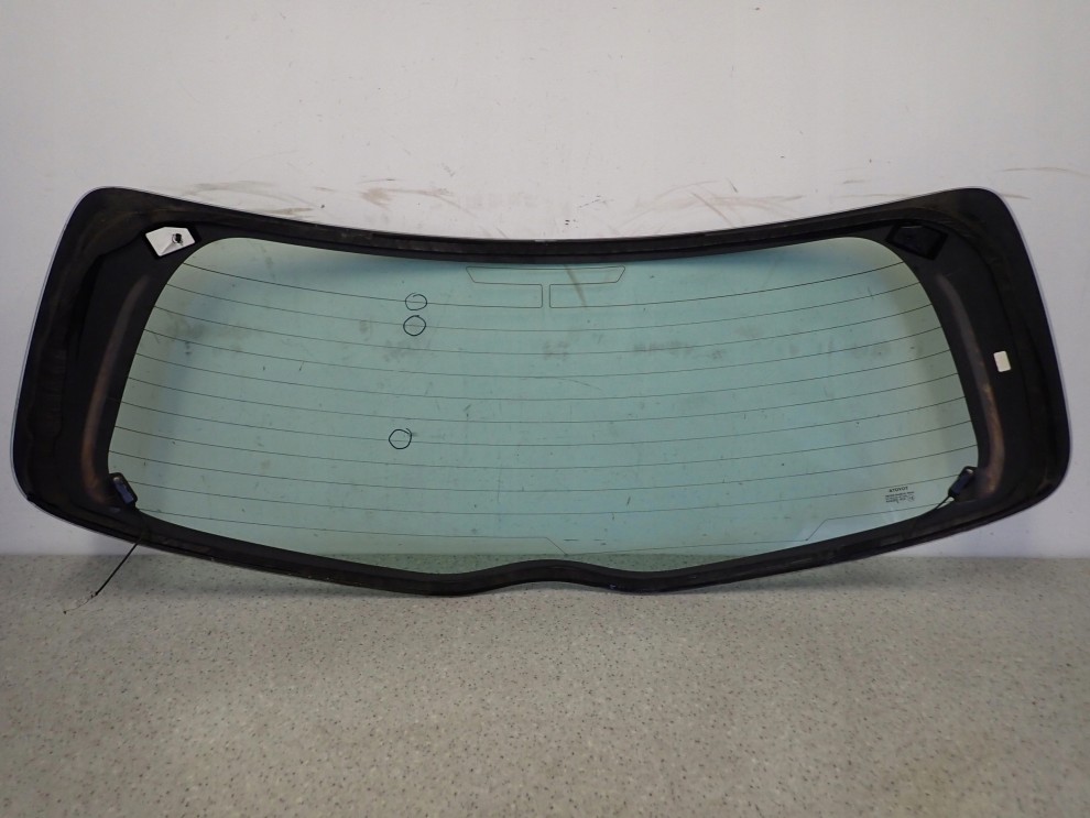 TOYOTA YARIS II 06- SZYBA TYLNA W KLAPE BAGAŻNIKA 5/6