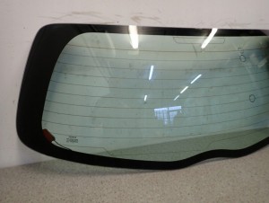 TOYOTA YARIS II 06- SZYBA TYLNA W KLAPE BAGAŻNIKA 2/6 MINIATURA