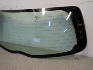 TOYOTA YARIS II 06- SZYBA TYLNA W KLAPE BAGAŻNIKA 4/6 MINIATURA