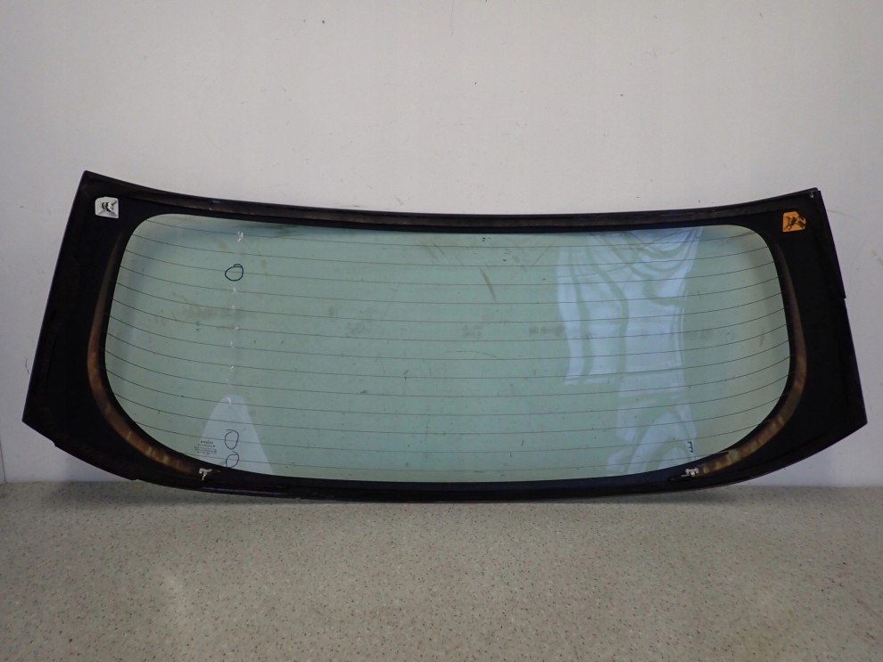TOYOTA COROLLA E12 HB 02-07 SZYBA TYLNA W KLAPE BAGAŻNIKA 5/6