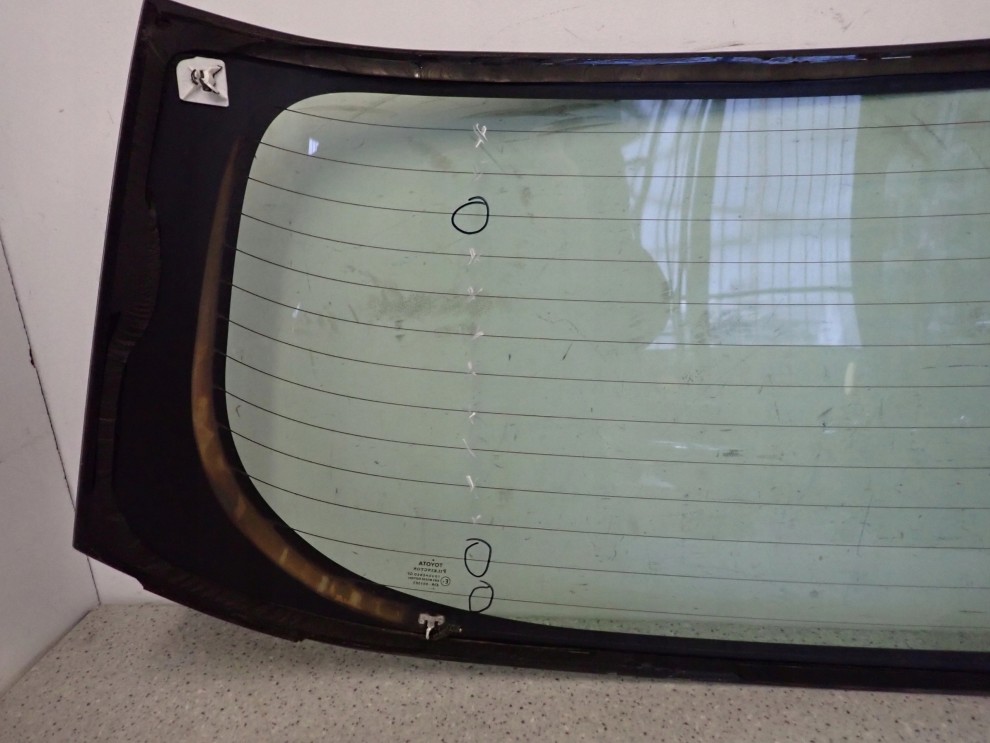 TOYOTA COROLLA E12 HB 02-07 SZYBA TYLNA W KLAPE BAGAŻNIKA 6/6