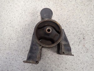 HYUNDAI i30 1.6 CRDI 07-11 PODUSZKA SILNIKA TYLNA