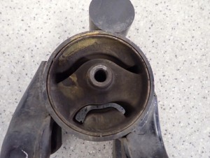 HYUNDAI i30 1.6 CRDI 07-11 PODUSZKA SILNIKA TYLNA 4/4 MINIATURA