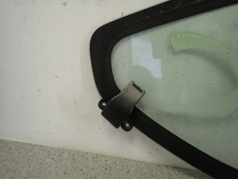 SUZUKI ALTO NISSAN PIXO 09-14 SZYBA TYLNA LEWA UCHYLNA 3/3