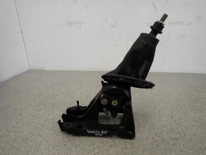 TOYOTA YARIS II 6B 09-12 LEWAREK DŹWIGNIA ZMIANY BIEGÓW