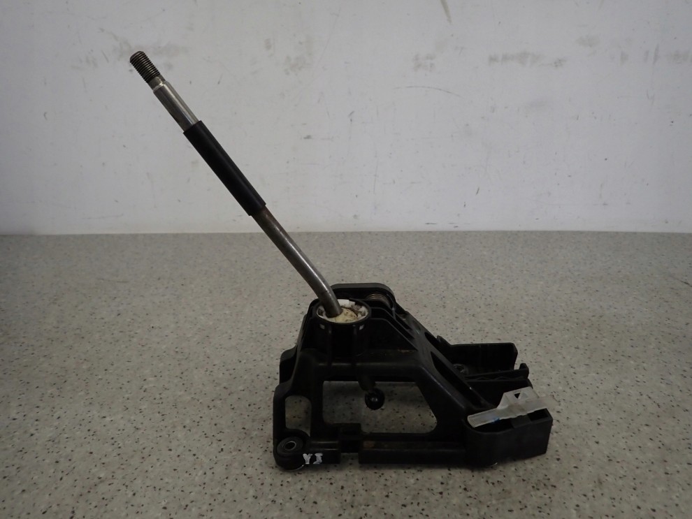 TOYOTA YARIS I 99-05 LEWAREK DŹWIGNIA ZMIANY BIEGÓW 2/5