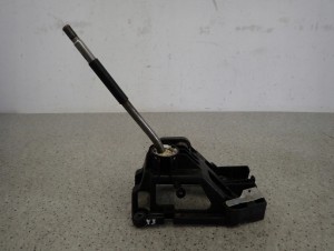 TOYOTA YARIS I 99-05 LEWAREK DŹWIGNIA ZMIANY BIEGÓW 2/5 MINIATURA