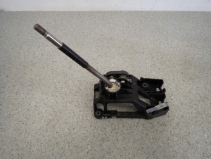 TOYOTA YARIS I 99-05 LEWAREK DŹWIGNIA ZMIANY BIEGÓW 3/5 MINIATURA