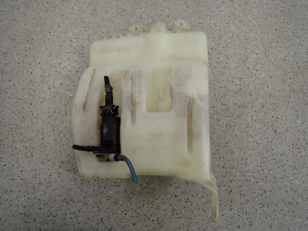 NISSAN MICRA K12 03-10 ZBIORNICZEK PŁYNU DO SPRYSKIWACZY 3.5L 1/4