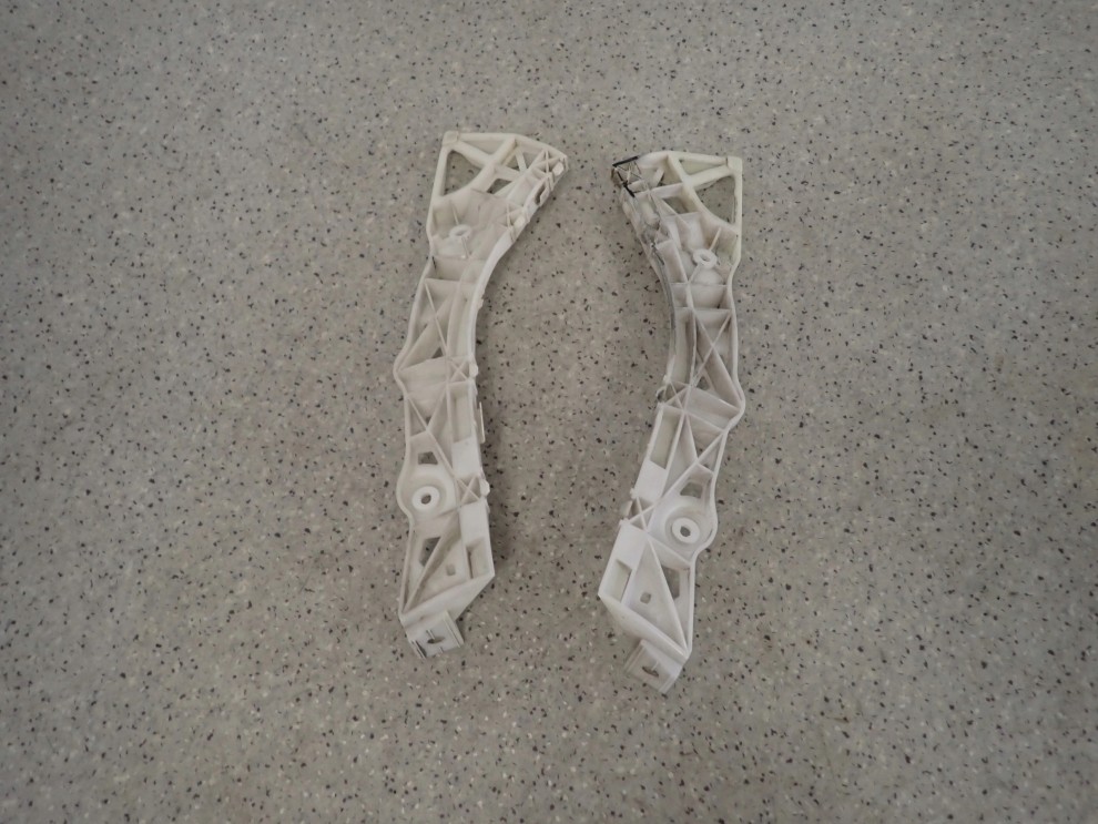 MAZDA 3 MAZDA3 HB 03- ŚLIZG ZDERZAKA TYLNY LEWY LUB PRAWY 4/8