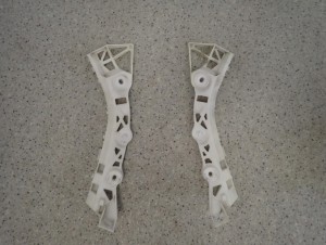 MAZDA 3 MAZDA3 HB 03- ŚLIZG ZDERZAKA TYLNY LEWY LUB PRAWY 2/8 MINIATURA