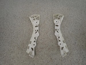 MAZDA 3 MAZDA3 HB 03- ŚLIZG ZDERZAKA TYLNY LEWY LUB PRAWY 3/8 MINIATURA