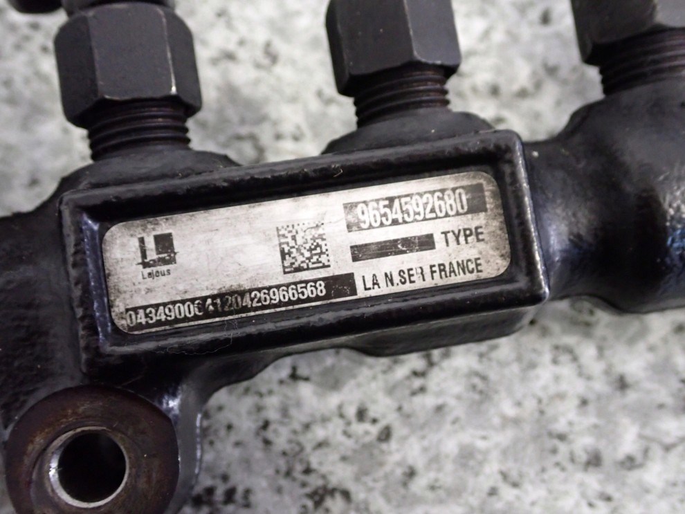 MAZDA 2 MAZDA2 1.4 DIESEL 03-07 LISTWA WTRYSKOWA 2/3