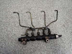 MAZDA 2 MAZDA2 1.4 DIESEL 03-07 LISTWA WTRYSKOWA 3/3 MINIATURA