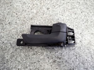 KIA SPORTAGE II 04-10 KLAMKA WEWNĘTRZNA TYLNA PRAWA
