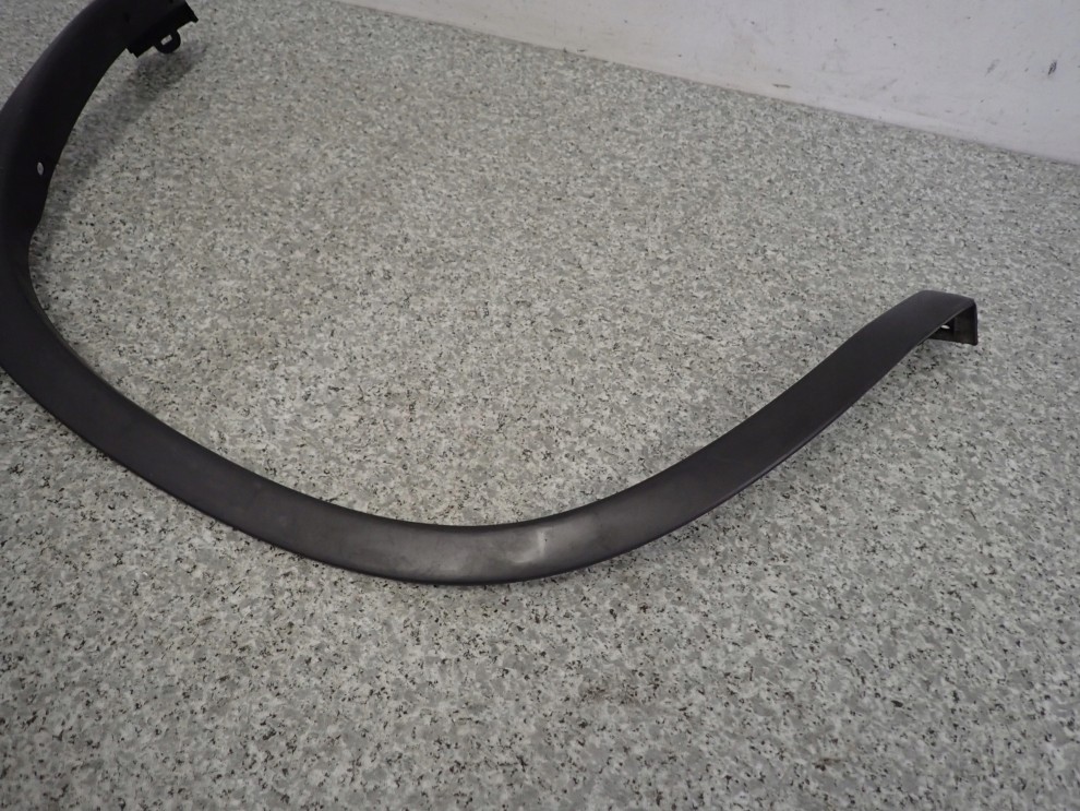 SUZUKI IGNIS 00-03 LISTWA BŁOTNIKA TYLNA LEWA 4/6