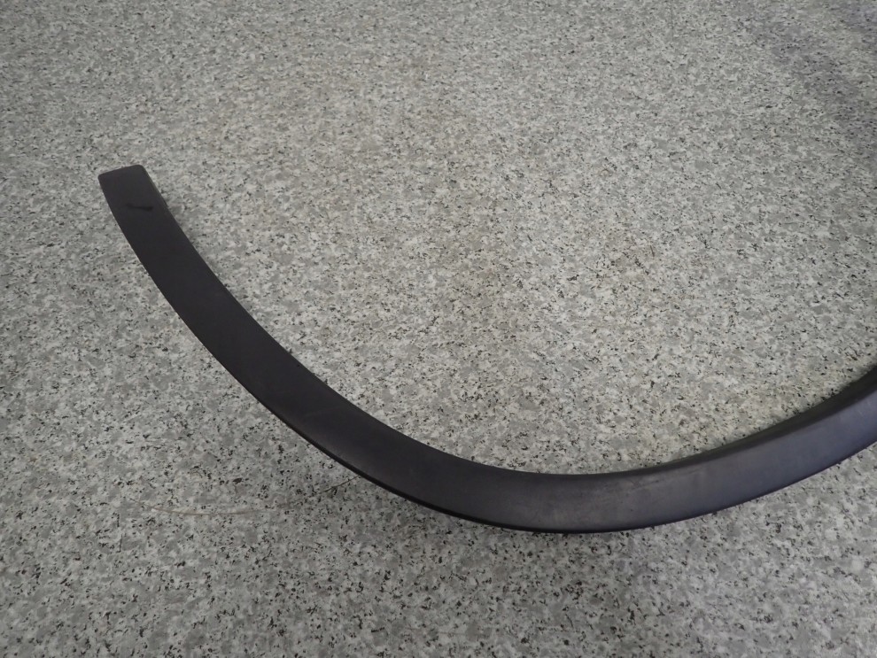 SUZUKI IGNIS 00-03 LISTWA BŁOTNIKA TYLNA PRAWA 5/7