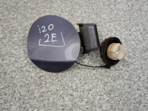 HYUNDAI i20 1.2i 08-12 KLAPKA WLEWU PALIWA KOREK