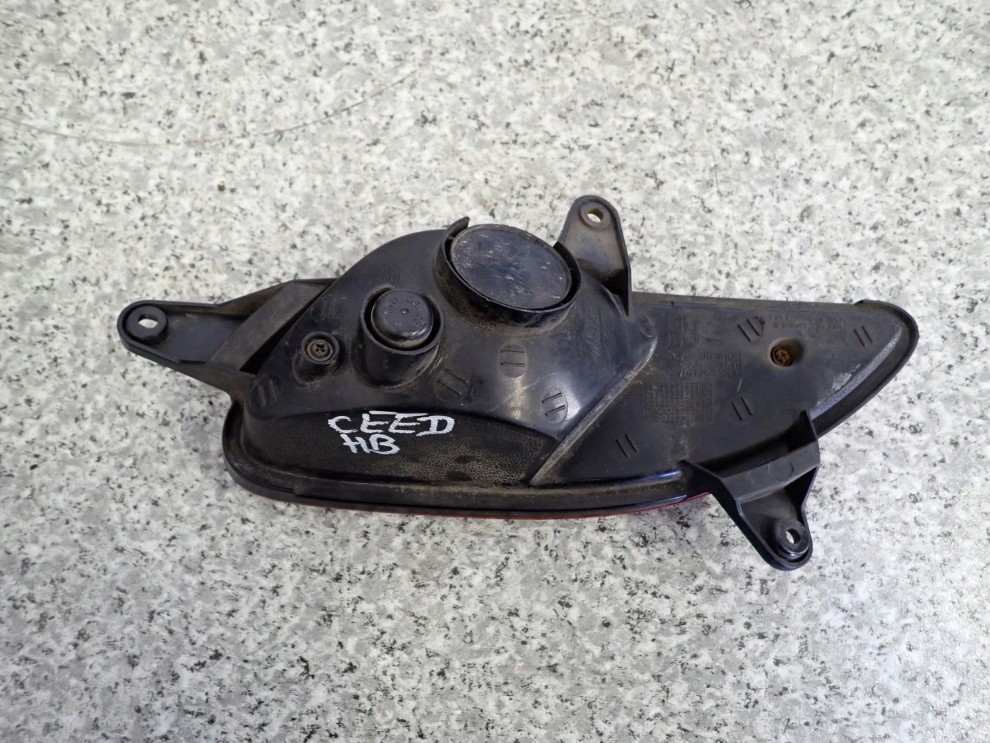 KIA CEED I HB 07-09 LAMPA TYLNA PRAWA W ZDERZAK ODBLASK 4/6