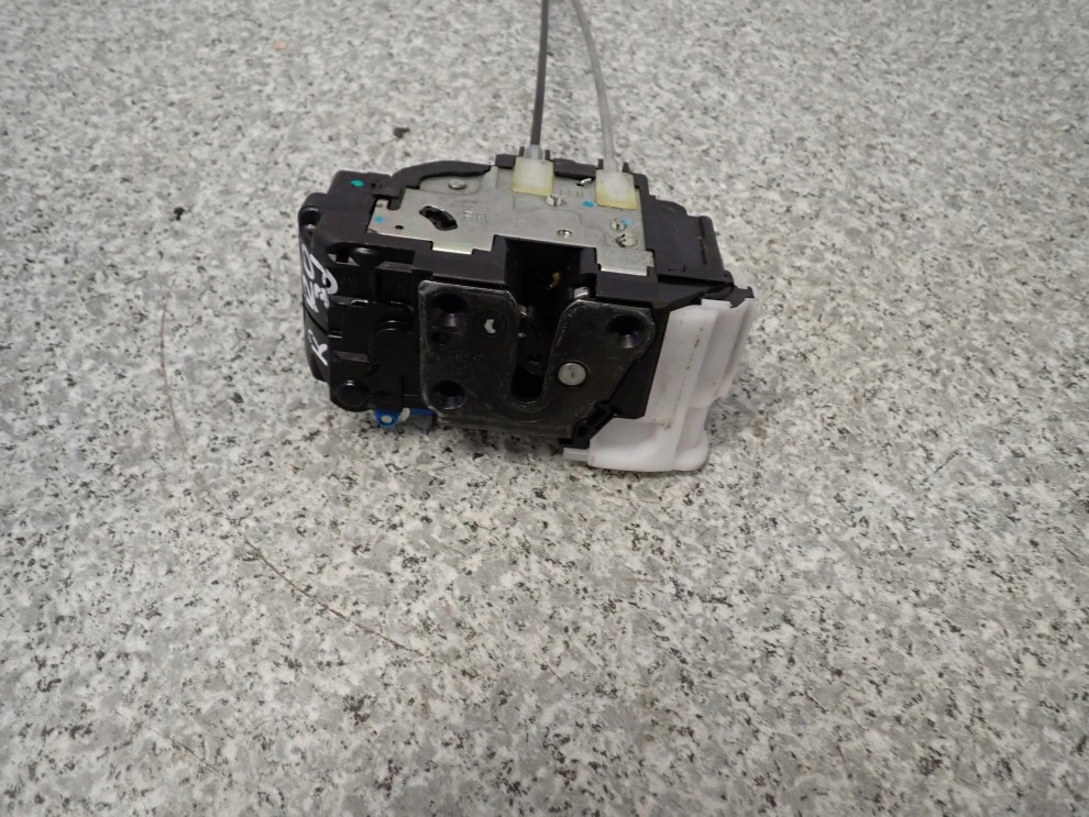 HYUNDAI i20 08-12 ZAMEK MASKI 3/9