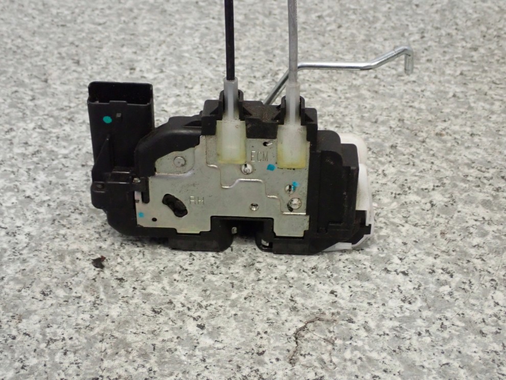 HYUNDAI i20 08-12 ZAMEK MASKI 4/9