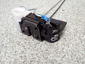 HYUNDAI i20 08-12 ZAMEK MASKI 9/9 MINIATURA