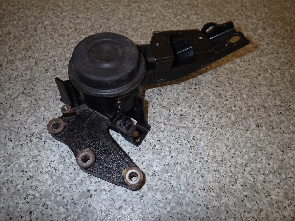 SUZUKI SWIFT IV MK7 10- 1.3 DDIS PODUSZKA PRAWA OLEJOWA 3/6