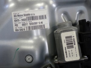 KIA CEED HATCHBACK 06- PODNOŚNIK SZYBY TYLNY LEWY 2/5 MINIATURA