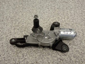 MITSUBISHI COLT 04- 3d SILNICZEK WYCIERACZKI TYŁ