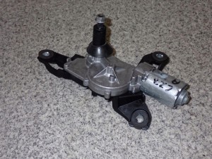 MITSUBISHI COLT 04- 3d SILNICZEK WYCIERACZKI TYŁ 5/8 MINIATURA