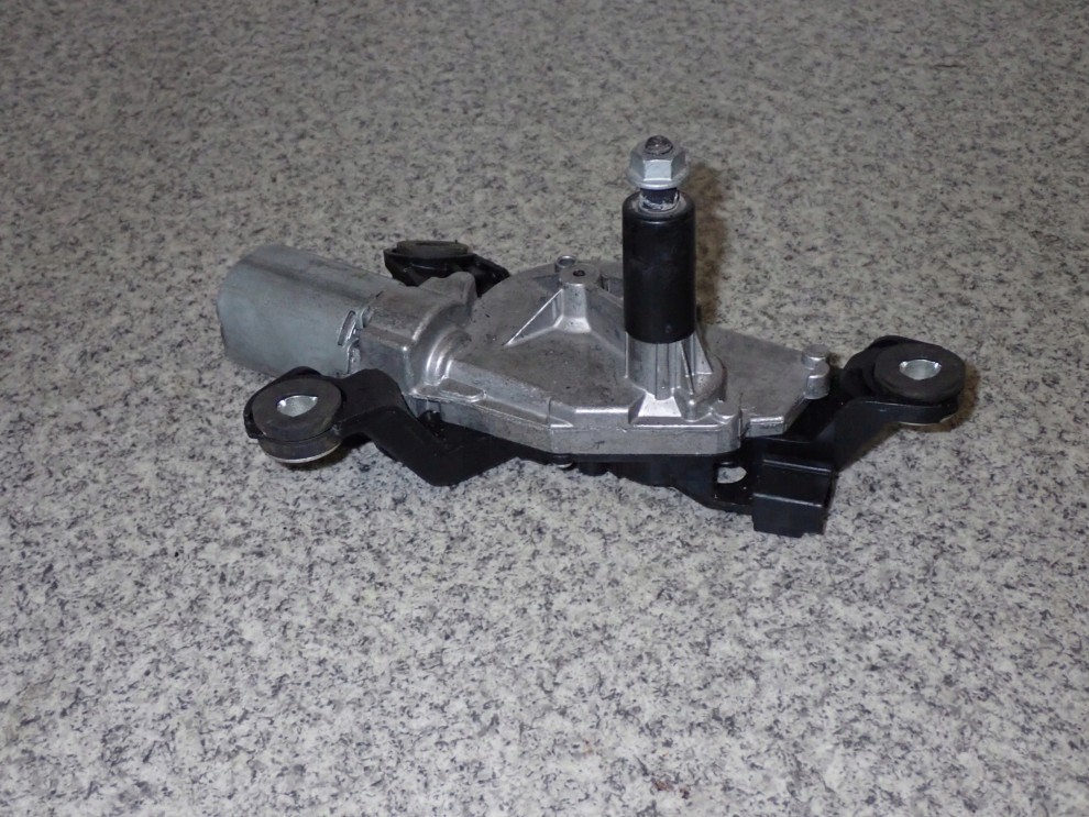 MITSUBISHI COLT 03-07 5d SILNICZEK WYCIERACZKI TYŁ 1/7