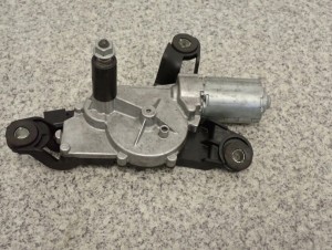MITSUBISHI COLT 03-07 5d SILNICZEK WYCIERACZKI TYŁ 4/7 MINIATURA
