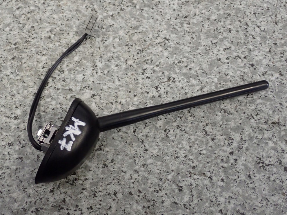 SUZUKI SWIFT IV MK7 10- ANTENA DACHOWA 2/4