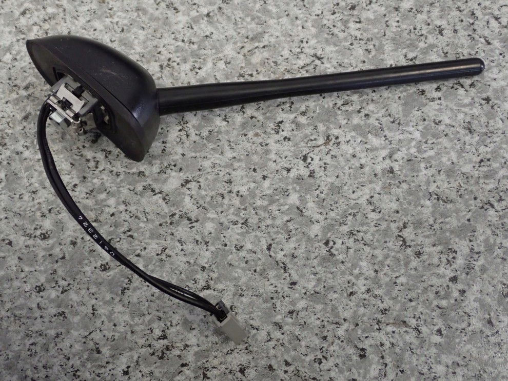 SUZUKI SWIFT IV MK7 10- ANTENA DACHOWA 3/4