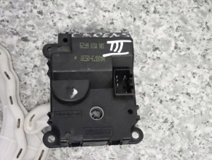 KIA CARENS III 06-11 SILNICZEK NASTAWNIK KLAPEK NAWIEWU 4/10 MINIATURA