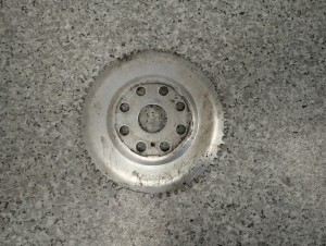 SUBARU FORESTER III SH 2.0D 09- TARCZA WAŁU KORBOWEGO 2/2 MINIATURA