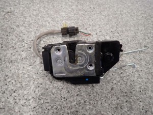 HYUNDAI GETZ 3D 02-10 ZAMEK DRZWI PRAWY 4/4 MINIATURA