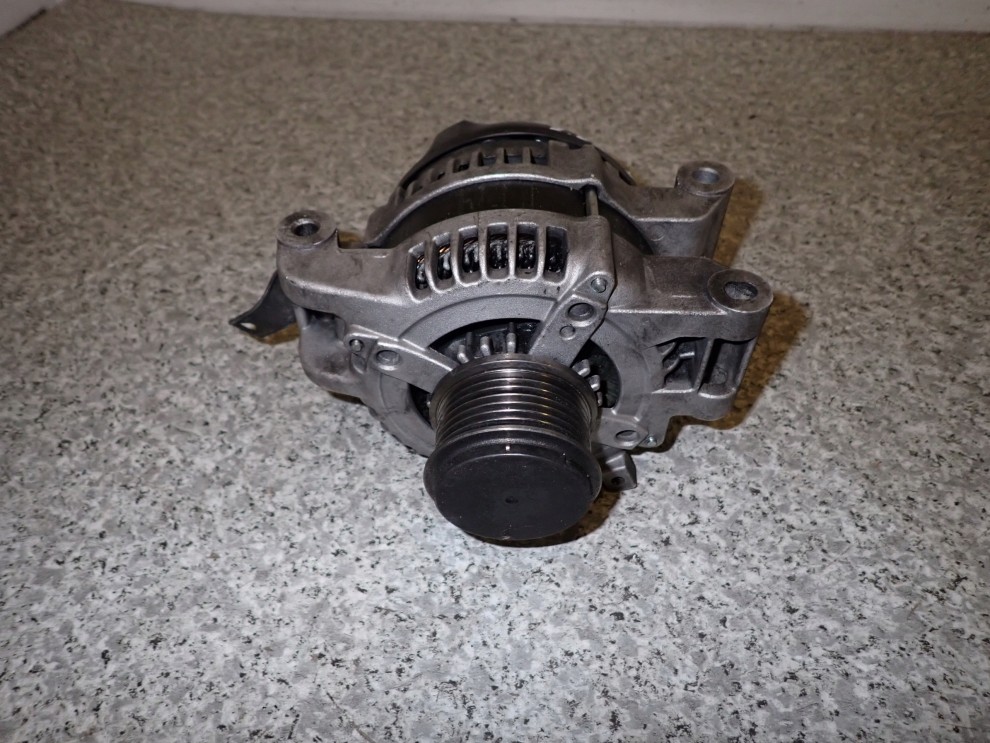 TOYOTA COROLLA VERSO 2.2D 04-09 ALTERNATOR 2/5