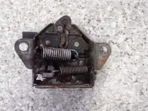 MAZDA PREMACY 99- ZAMEK MASKI 5/5 MINIATURA