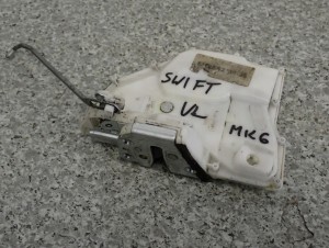 SUZUKI SWIFT HB 04-09 ZAMEK DRZWI PRZEDNI LEWY 4/10 MINIATURA