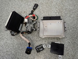 KIA CARENS III 06-11 CRDI ZESTAW STARTOWY STACYJKA KOMPUTER IMMO 6/8 MINIATURA