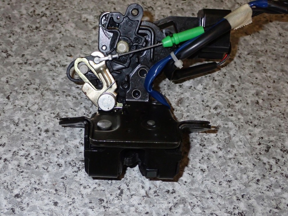 TOYOTA COROLLA E12 HB ZAMEK KLAPY BAGAŻNIKA SB 4/4