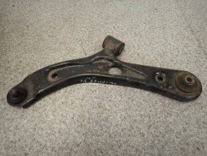 SUZUKI SWIFT MK6 05-10 WAHACZ PRZEDNI LEWY