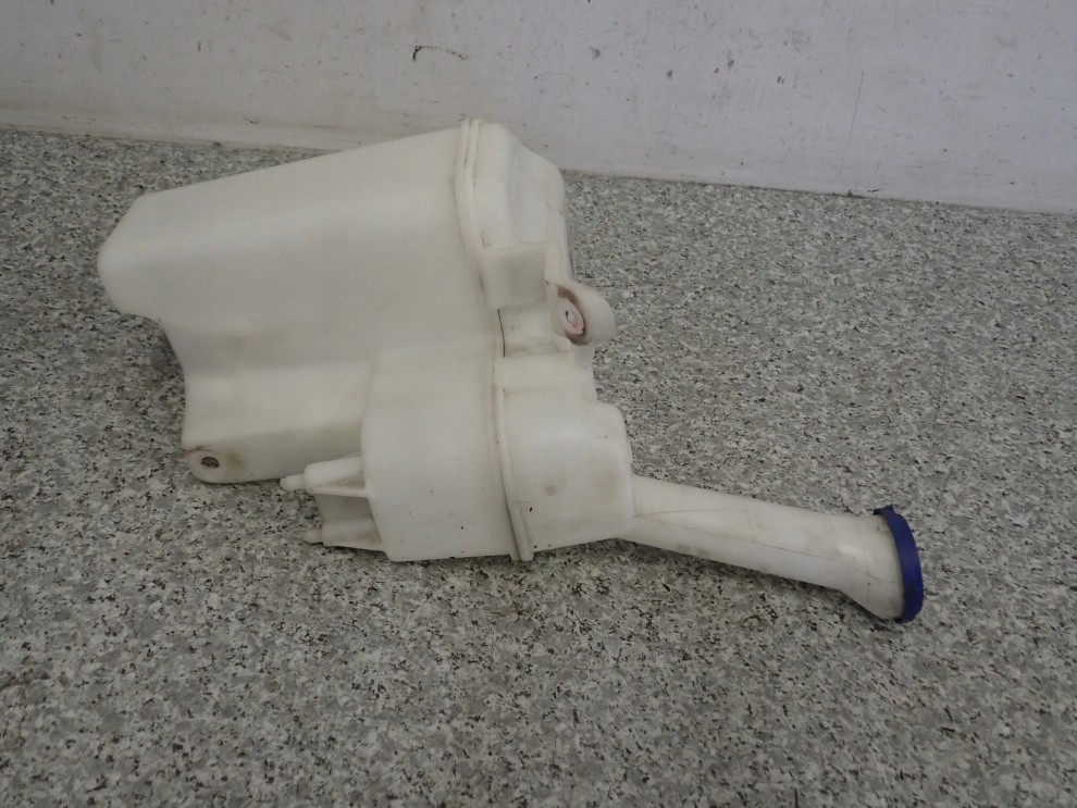 TOYOTA AYGO 05-12 ZBIORNICZEK SPRYSKIWACZY POMPKI 3/6