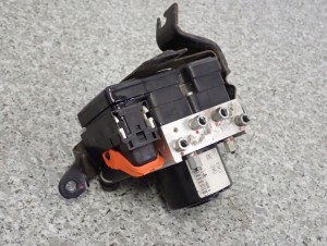 SUZUKI SWIFT 04-09 POMPA ABS 73k1