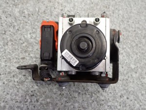 SUZUKI SWIFT 04-09 POMPA ABS 73k1 5/5 MINIATURA