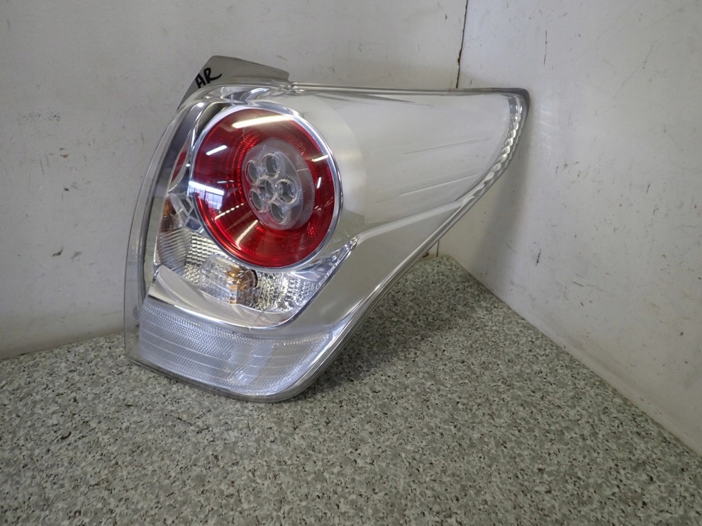 TOYOTA VERSO 09-13 LAMPA TYLNA PRAWA 3/9