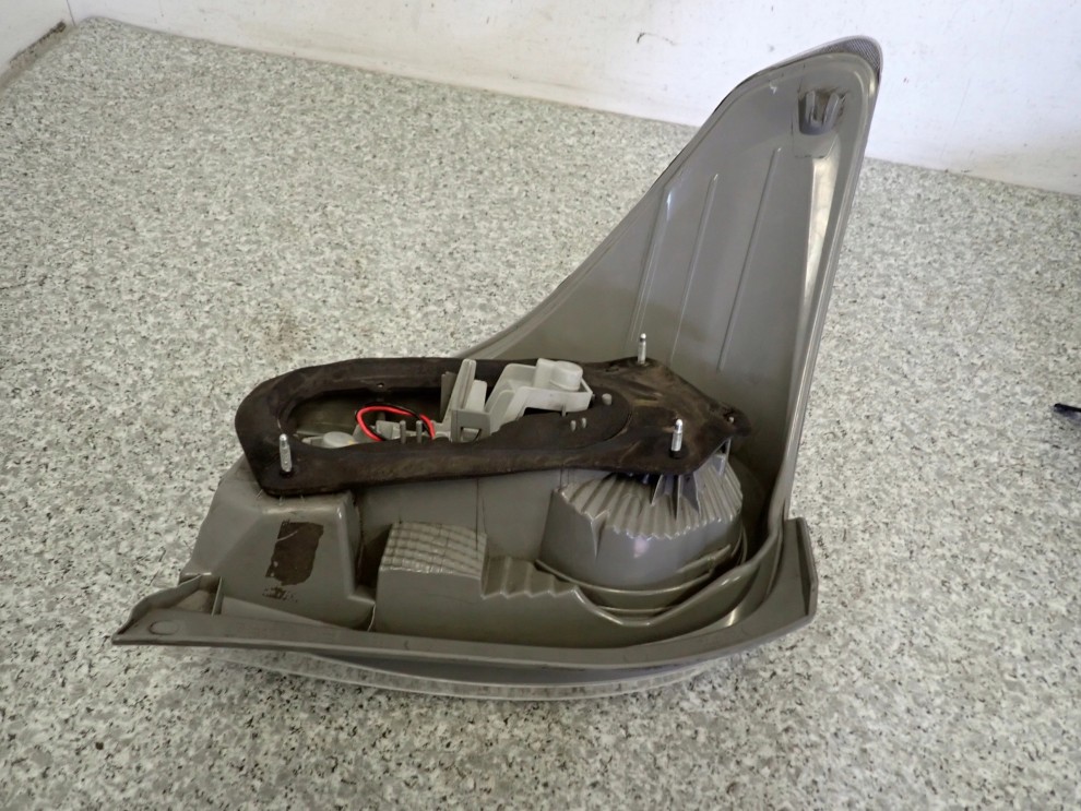 TOYOTA VERSO 09-13 LAMPA TYLNA PRAWA 9/9