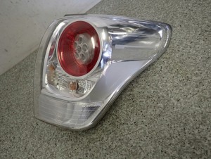 TOYOTA VERSO 09-13 LAMPA TYLNA PRAWA 4/9 MINIATURA